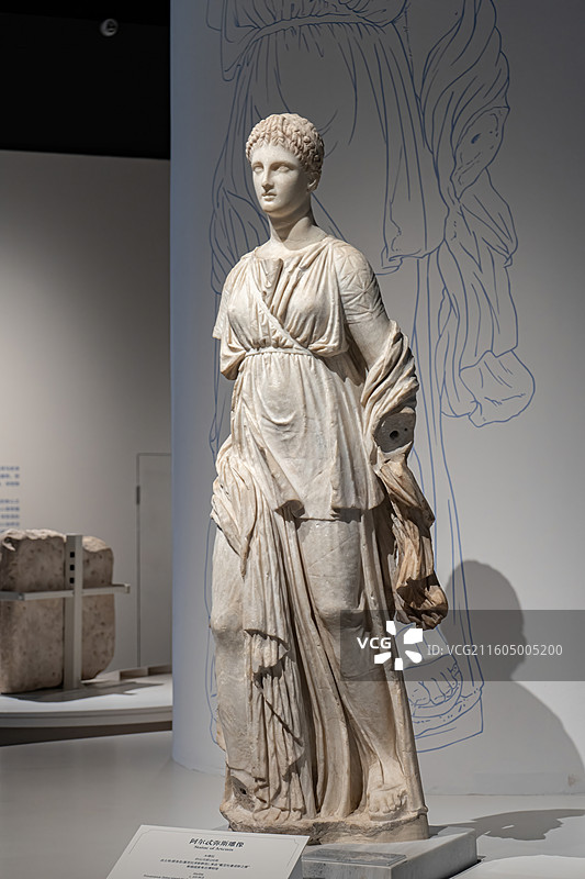 希腊国家考古博物馆藏阿尔忒弥斯雕像图片素材