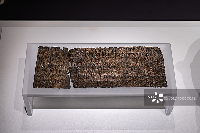 古代奥林匹亚竞技会历史博物馆藏青铜铭文板图片素材