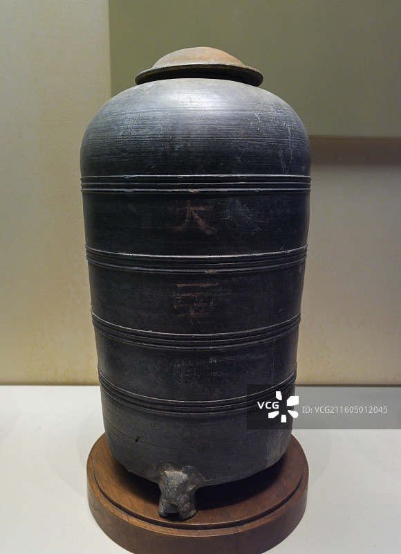 “大豆万石”陶仓 西汉 1953年河南洛阳金谷园出土 中国国家博物馆“古代中国基本陈列”图片素材