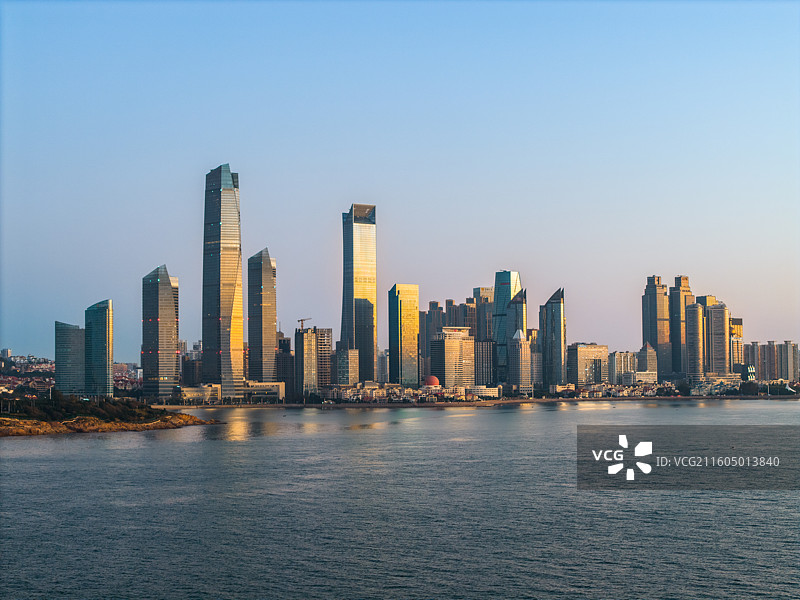 青岛海岸线航拍 海天中心 浮山湾 市南区图片素材