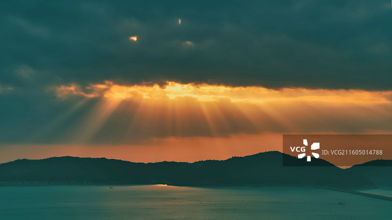 海上丁达尔图片素材