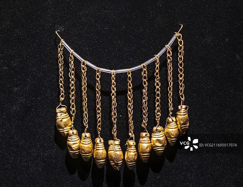 茧形黄金吊饰 伯罗奔尼撒半岛 公元前16世纪 希腊国家考古博物馆图片素材