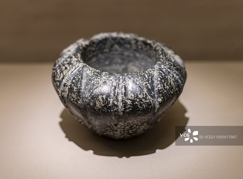 鸟巢形滑石碗 锡拉岛（今圣托里尼岛）的阿克罗蒂里 公元前16世纪 希腊国家考古博物馆图片素材