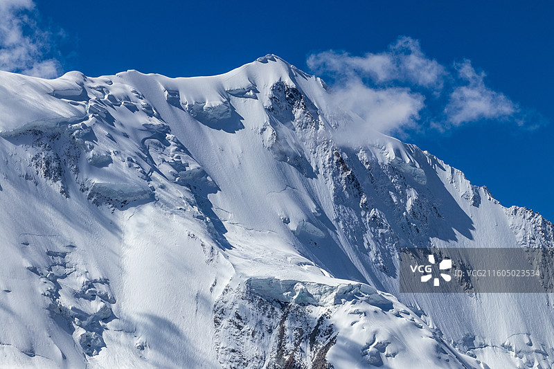 西藏冷布岗日峰图片素材