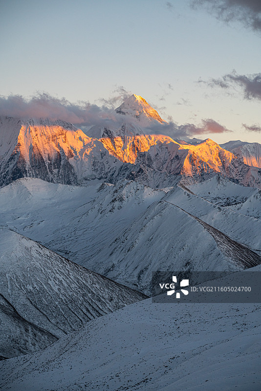 木雅措望贡嘎雪山主峰木雅贡嘎日照金山图片素材