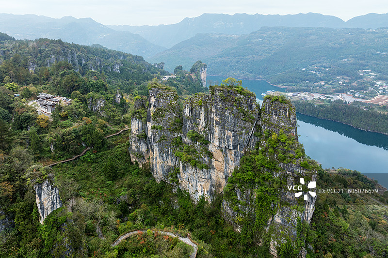 湖北恩施大清江红花峰林风光图片素材