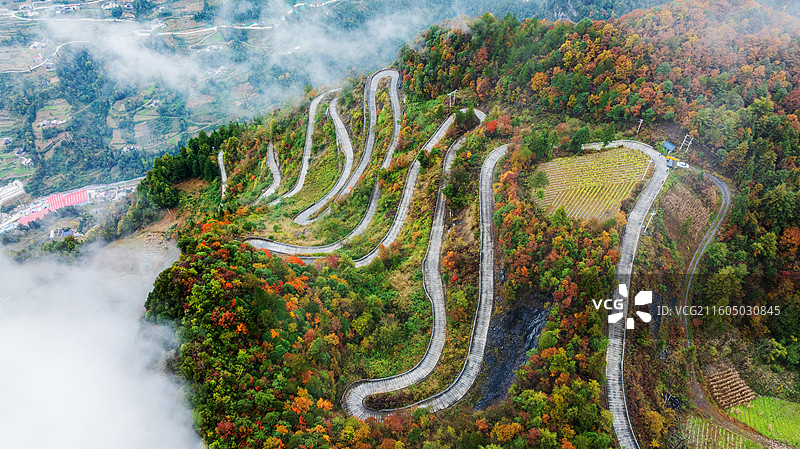 湖北恩施双石公路（恩施双河至石窑）层林尽染，美不胜收图片素材