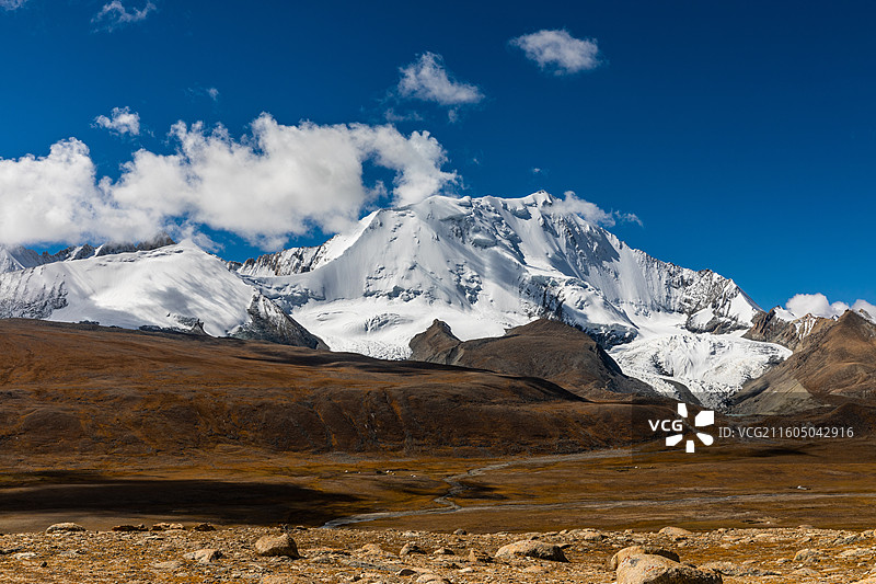 西藏冷布岗日峰图片素材