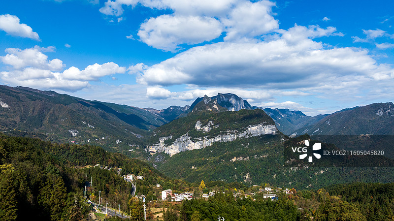 湖北恩施太阳河乡石乳关深秋时节色彩斑斓美如画卷图片素材