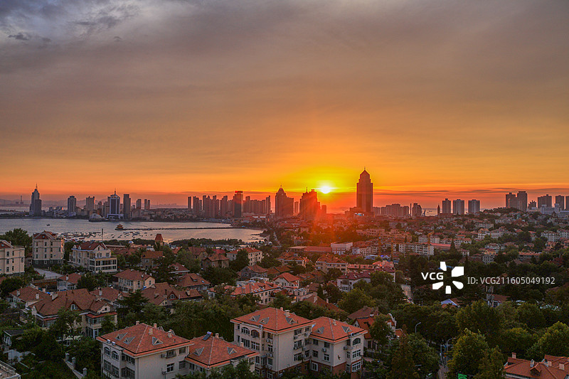 青岛 小鱼山 晚霞 日落图片素材