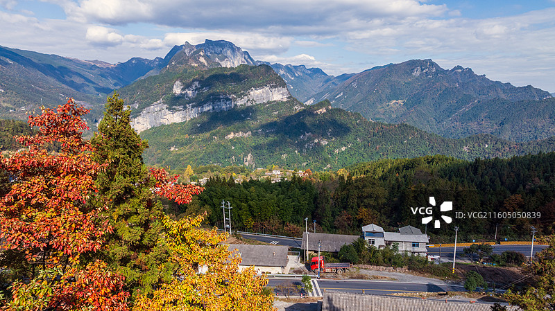 湖北恩施太阳河乡石乳关深秋时节色彩斑斓美如画卷图片素材