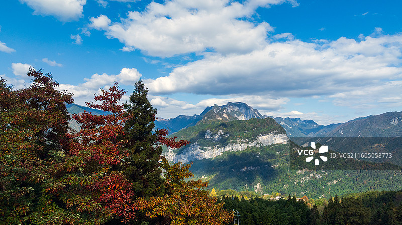 湖北恩施太阳河乡石乳关深秋时节色彩斑斓美如画卷图片素材