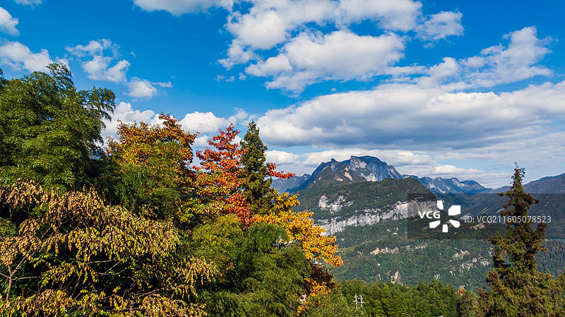 湖北恩施太阳河乡石乳关深秋时节色彩斑斓美如画卷图片素材