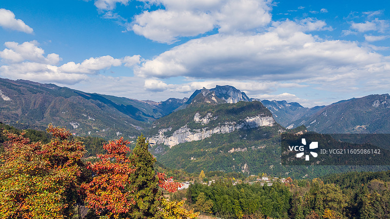 湖北恩施太阳河乡石乳关深秋时节色彩斑斓美如画卷图片素材