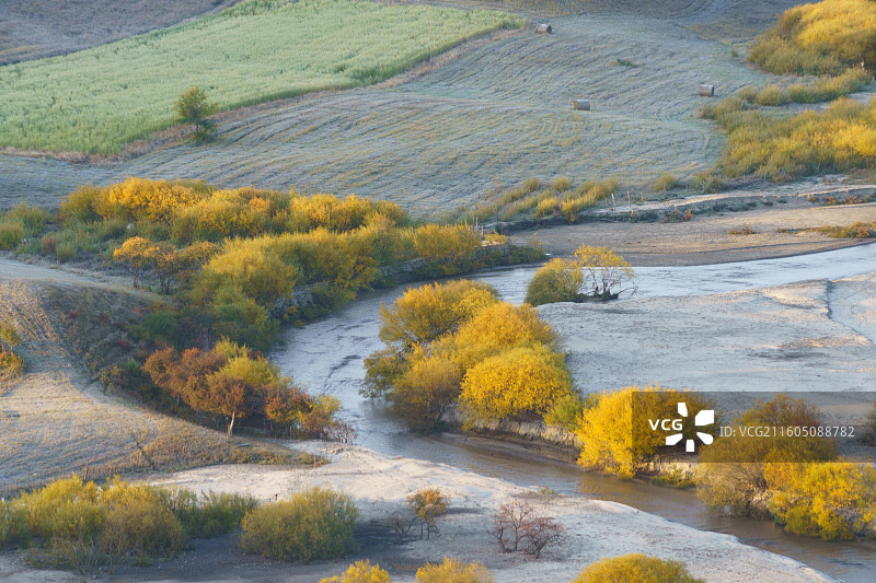内蒙古赤峰乌兰布统透风沟秋景日出图片素材