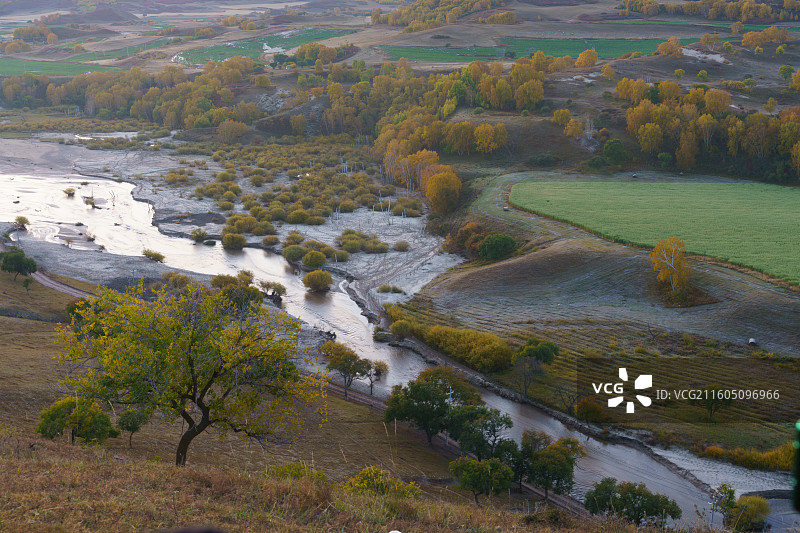 内蒙古赤峰乌兰布统透风沟秋景日出图片素材
