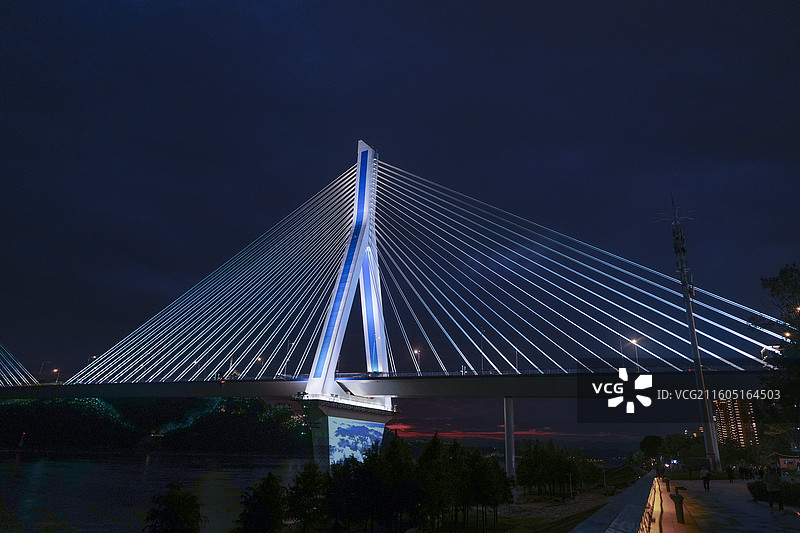 湖北省宜昌市，夷陵长江大桥，磨基山森林公园，长江一号，长江，长江夜景，夷陵长江大桥夜景，邮轮，客船，图片素材