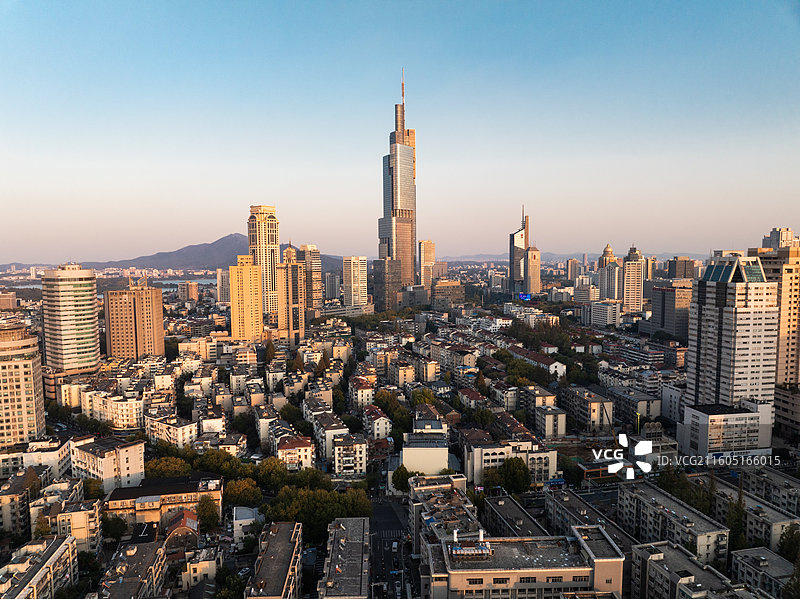 南京最高楼紫峰大厦与老城区建筑图片素材