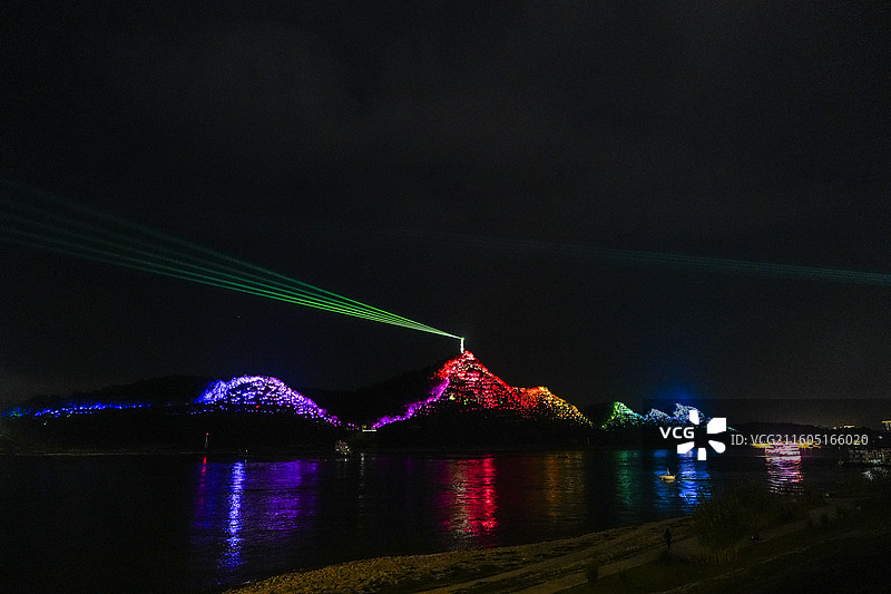 湖北省宜昌市，夷陵长江大桥，磨基山森林公园，长江一号，长江，长江夜景，夷陵长江大桥夜景，邮轮，客船，图片素材