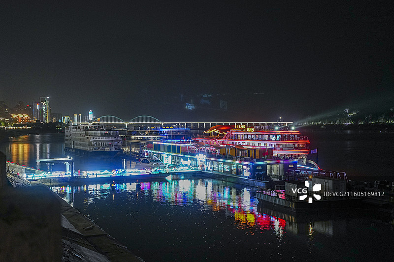 湖北省宜昌市，夷陵长江大桥，磨基山森林公园，长江一号，长江，长江夜景，夷陵长江大桥夜景，邮轮，客船，图片素材