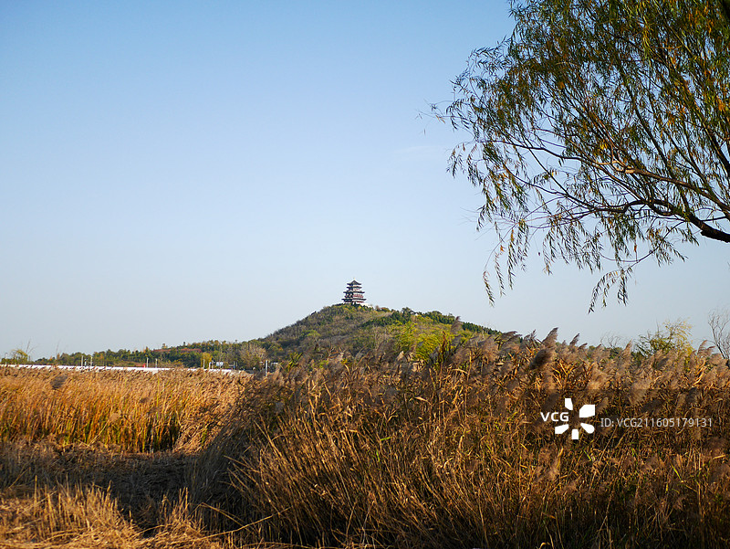 淄博初冬季节唯美的文昌湖景区景观图片素材