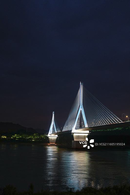 湖北省宜昌市，夷陵长江大桥，磨基山森林公园，长江一号，长江，长江夜景，夷陵长江大桥夜景，邮轮，客船，图片素材