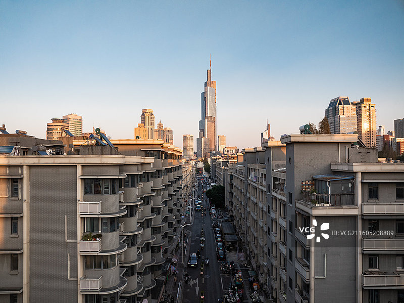 南京最高楼紫峰大厦与老城区建筑图片素材