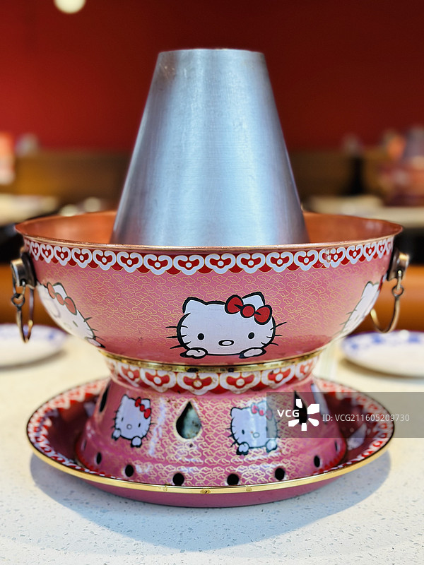 上海火锅店粉色凯蒂猫涮锅图片素材