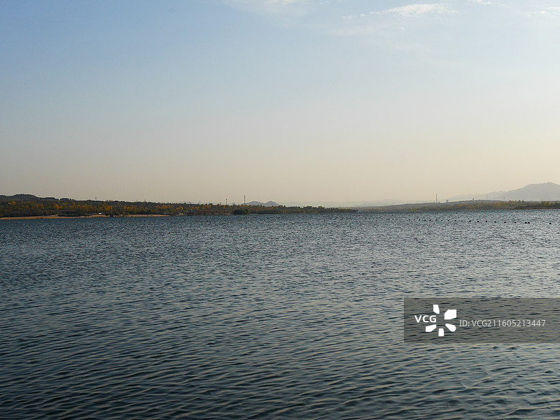 黄昏时分的淄博文昌湖美景图片素材