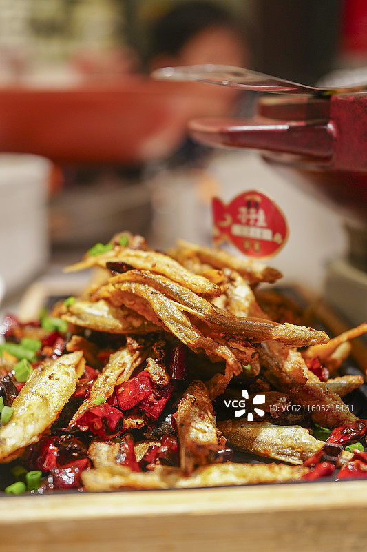 香辣刁子鱼，油炸刁子鱼，刁子鱼，小鱼干，鱼干，下酒菜，小菜，河鲜，小吃，宜昌菜，湖北菜，鄂菜，美食，图片素材