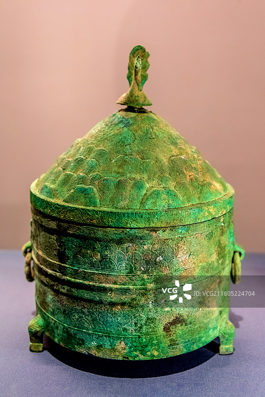 中国广西壮族自治区博物馆馆藏西汉带盖铺首衔环铜樽图片素材
