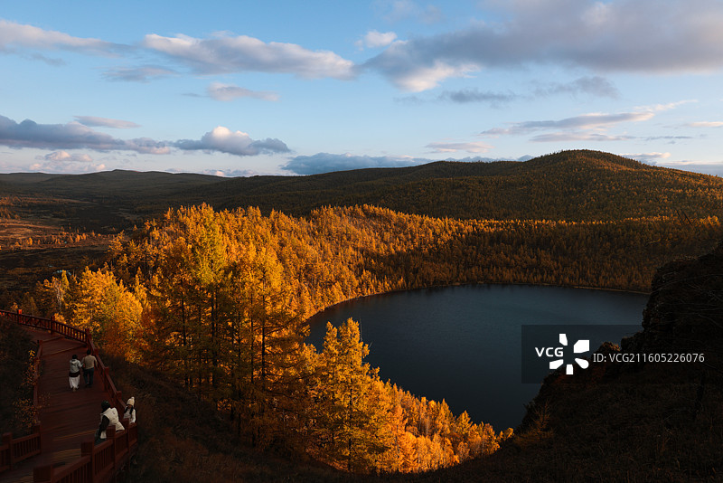 阿尔山驼峰岭天池图片素材