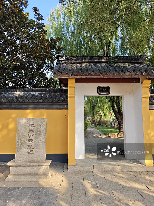 江苏苏州同里古镇罗星洲雪耻碑图片素材