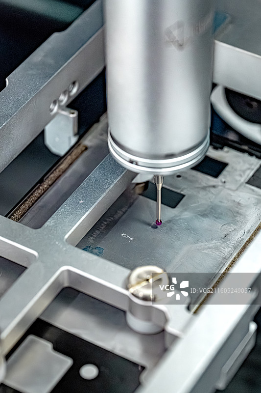 海克斯康 数控机床模具测量 手机壳多传感器三坐标检测复合视觉定位 多轴接触式扫描 松江科技城图片素材