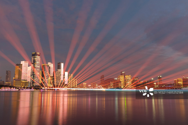 深圳前海十五运会闭幕式灯光秀调试图片素材