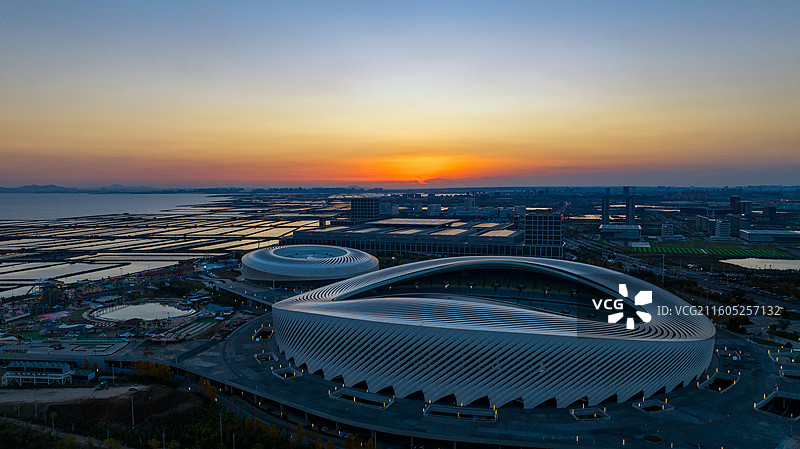 夕照青岛市民健身中心图片素材