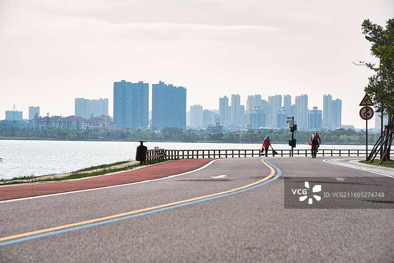 中国湖南省长沙市松雅湖公园城市现代风光图片素材