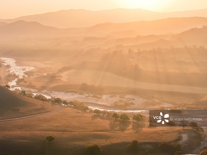 草原秋景日出风光图片素材