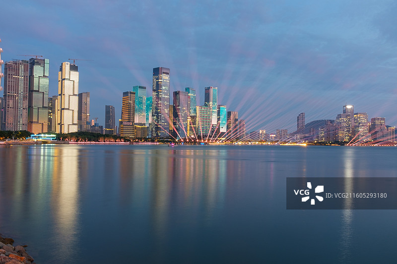 深圳前海十五运会闭幕式灯光秀调试图片素材