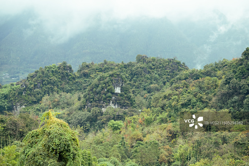 雾中山 亭子 云雾缭绕 宜宾兴文石海图片素材