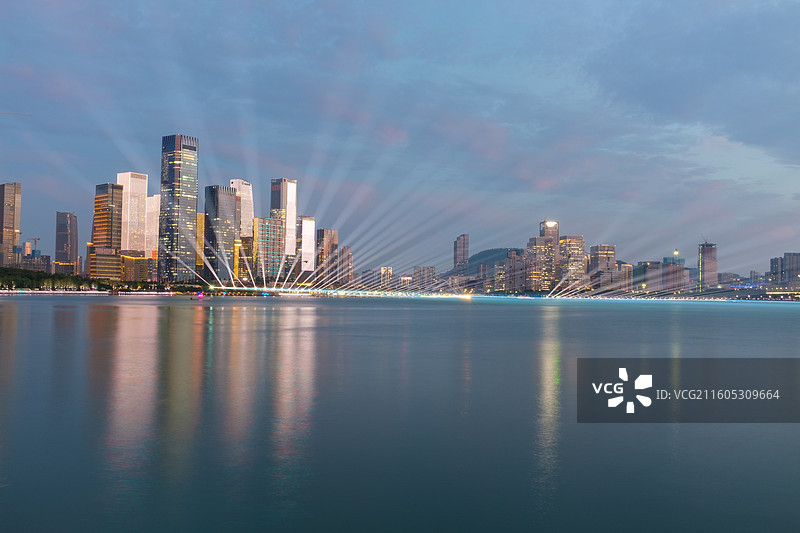 深圳前海十五运会闭幕式灯光秀调试图片素材