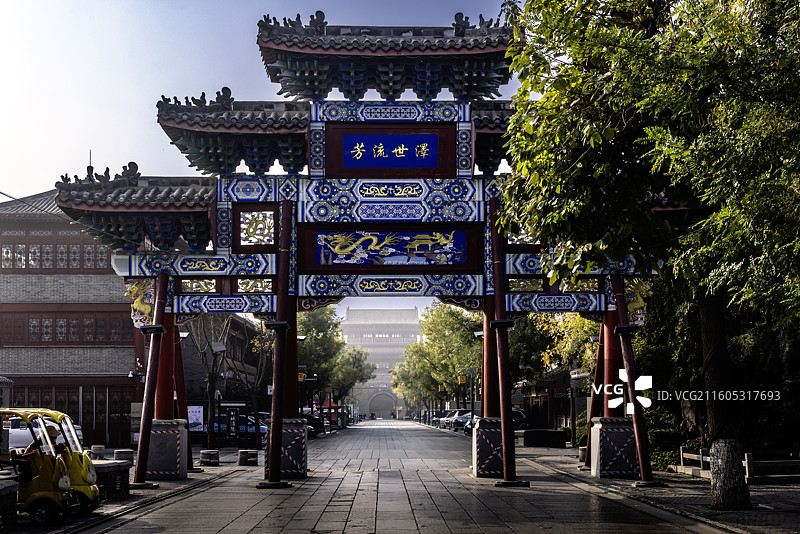 聊城鼓楼大街的风景，有平凡生活的气息、悠闲生活的慢时光和美食文化，成就了鼓楼大街的美好。图片素材