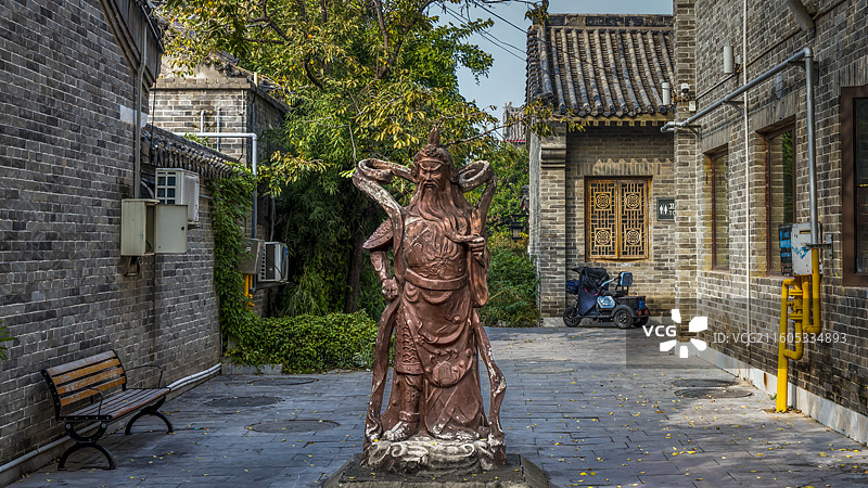 聊城鼓楼大街的风景，有平凡生活的气息、悠闲生活的慢时光和美食文化，成就了鼓楼大街的美好。图片素材