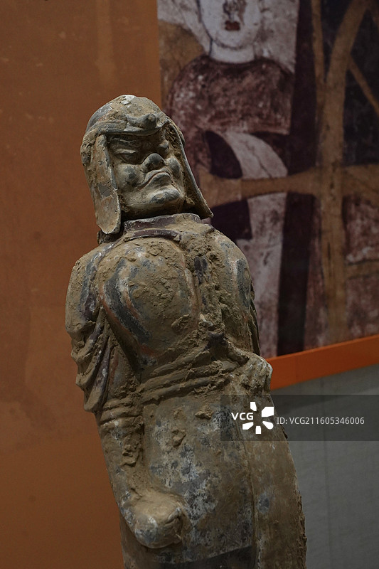 北朝·明光铠按盾武士大俑图片素材