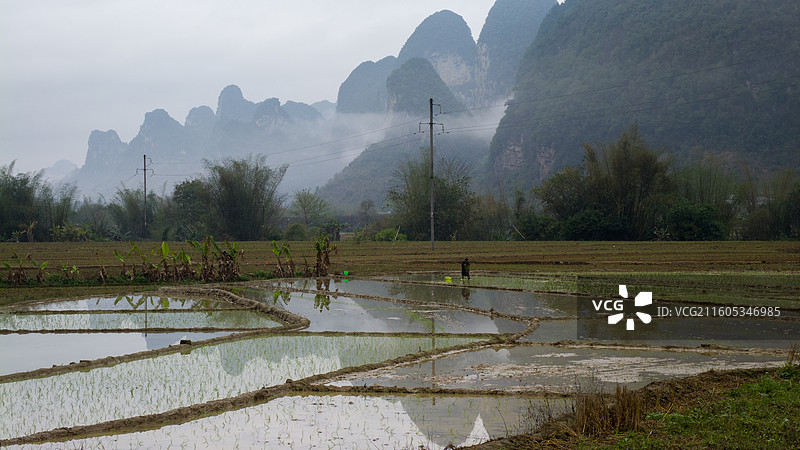 广西崇左喀斯特地貌农田山水图片素材