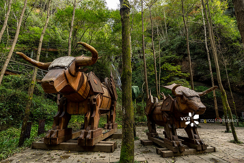 景区双牛木雕景观图片素材