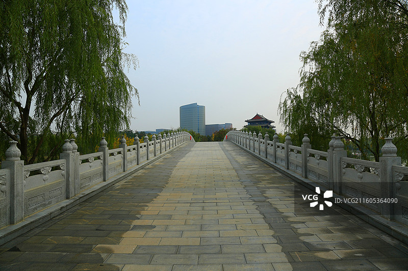 您好，针对您提出的“天津市宝坻区陈金广欠款不还”的情况，我们为您整理了撰写民事起诉状的详细指南。请注图片素材