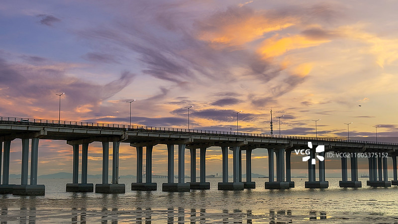 傍晚黄昏海边日落晚霞夕阳图片素材