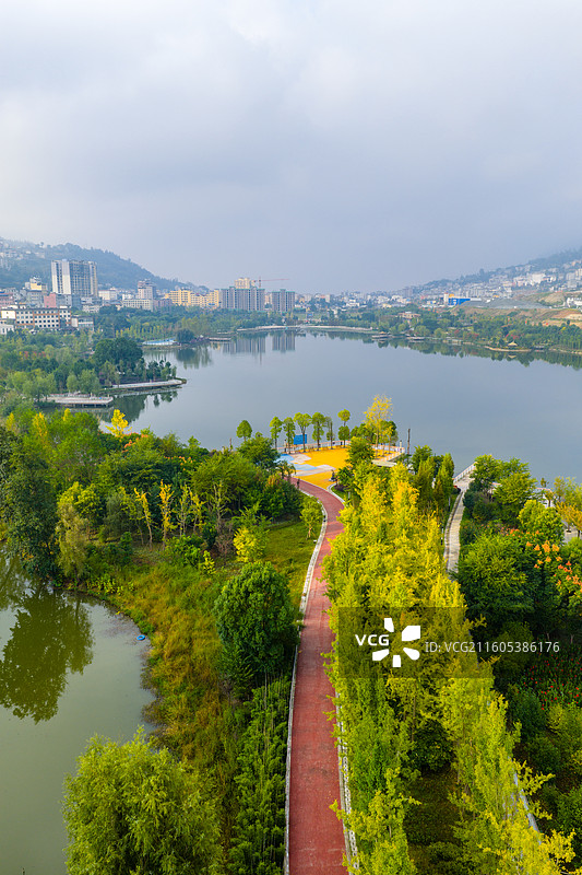 四川省凉山州雷波县乐水湖城市公园风光图片素材