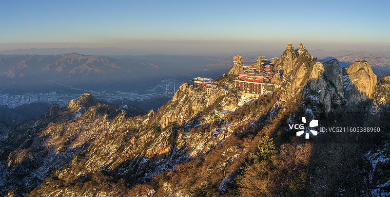 洛阳老君山2025年冬季第一场降雪后的风光图片素材